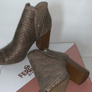 💖New*Fergalicious Taupe Heels